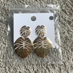 Gold palm earring NTW